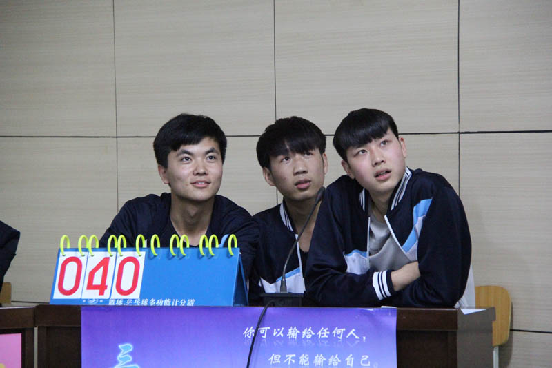 参赛选手专注比赛.jpg 参赛选手专注比赛.jpg